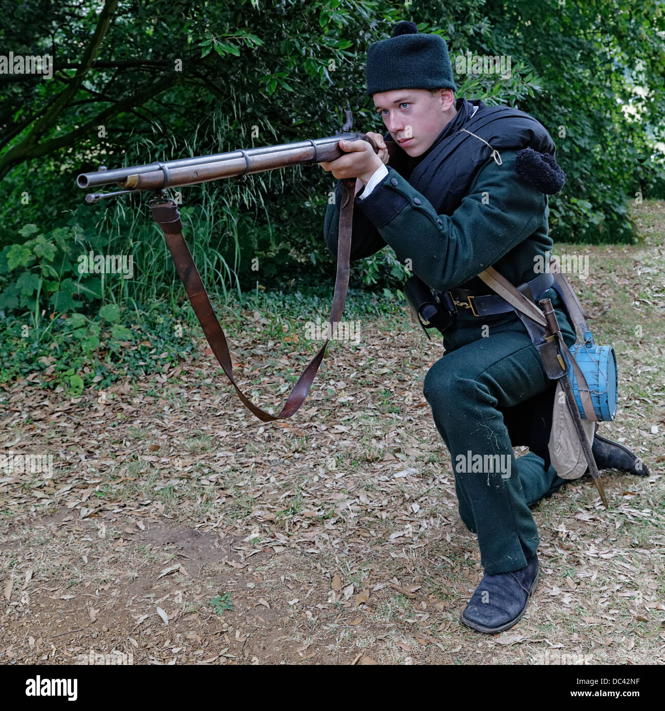 Krim Krieg Schützenbrigade Scharfschütze in grüne Jacke mit Enfield Muskete gezogen Stockfoto