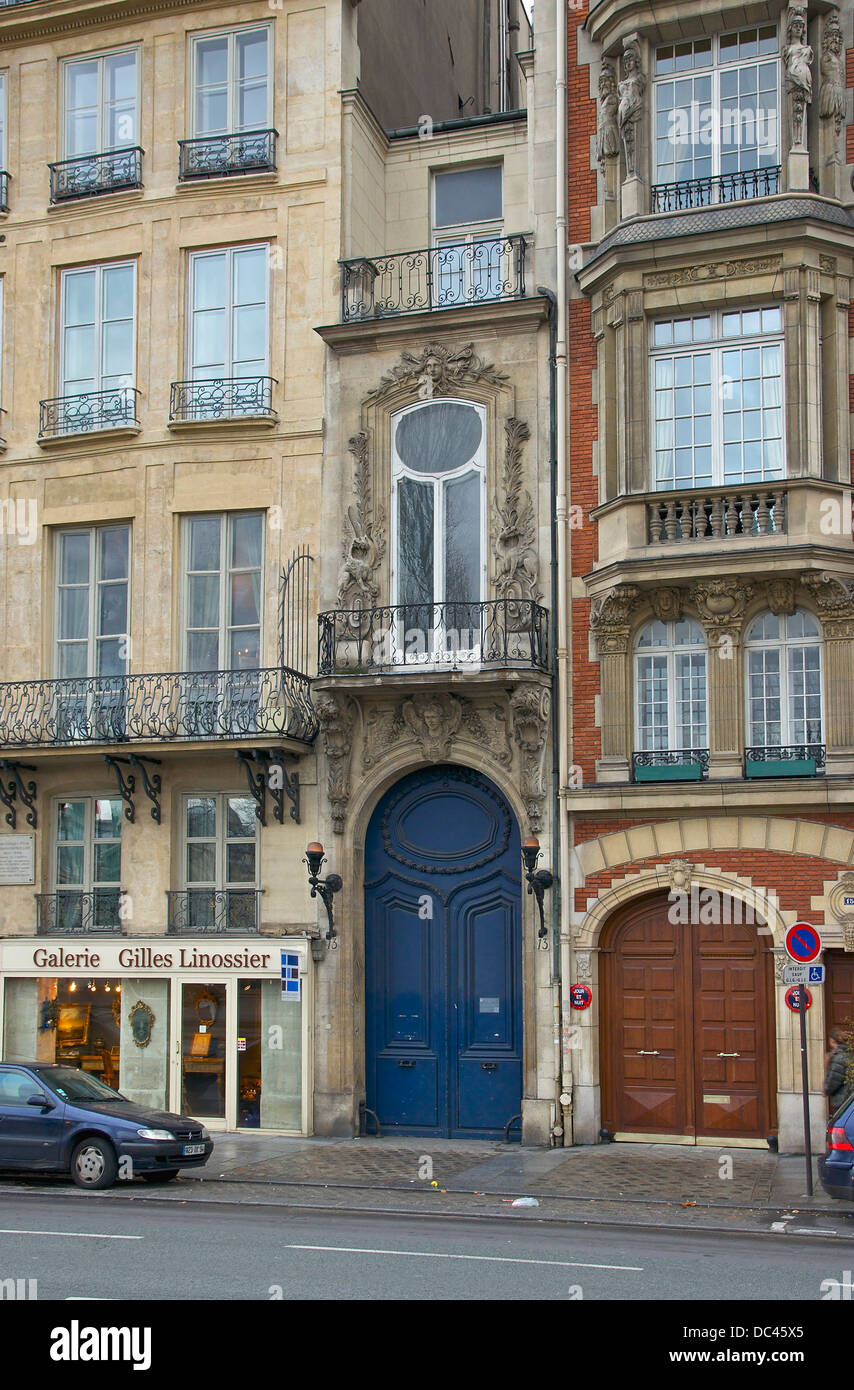 13 Quai Voltaire, eines der engsten Gebäude in Paris Stockfoto