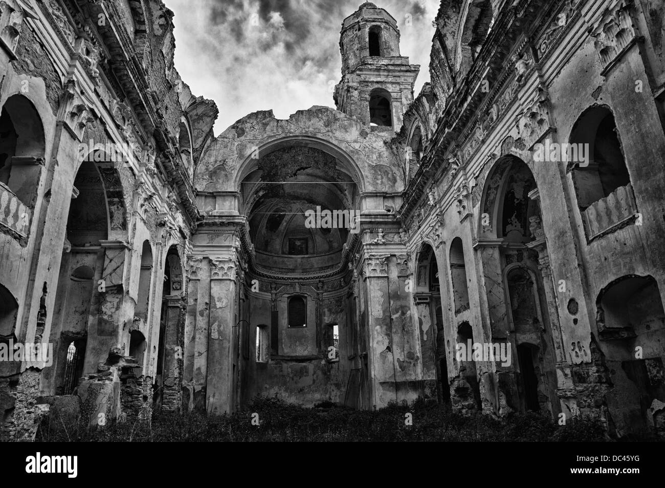 Die Kirche in Busalla (Italien), durch ein Erdbeben zerstört Stockfoto
