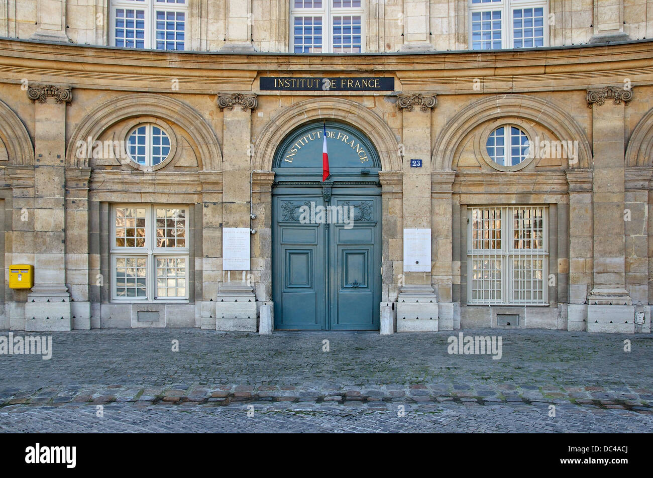 Haupteingang des Institut de France, 23 Quai de Conti im Paris, 6. Arrdt. Es ist auch der Eingang des Bibliothèque Mazar Stockfoto