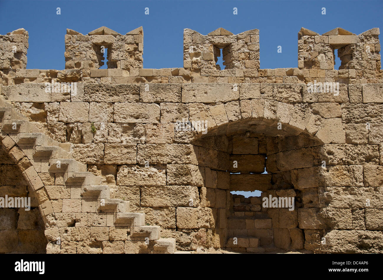 Innenansicht der Stadtmauer von Rhodos. Stockfoto