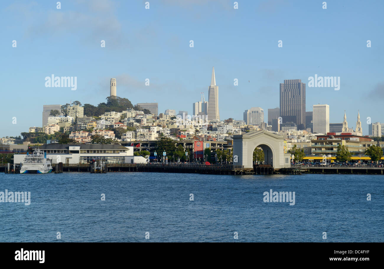 Skyline von San Francisco aus der Bucht, CA Stockfoto