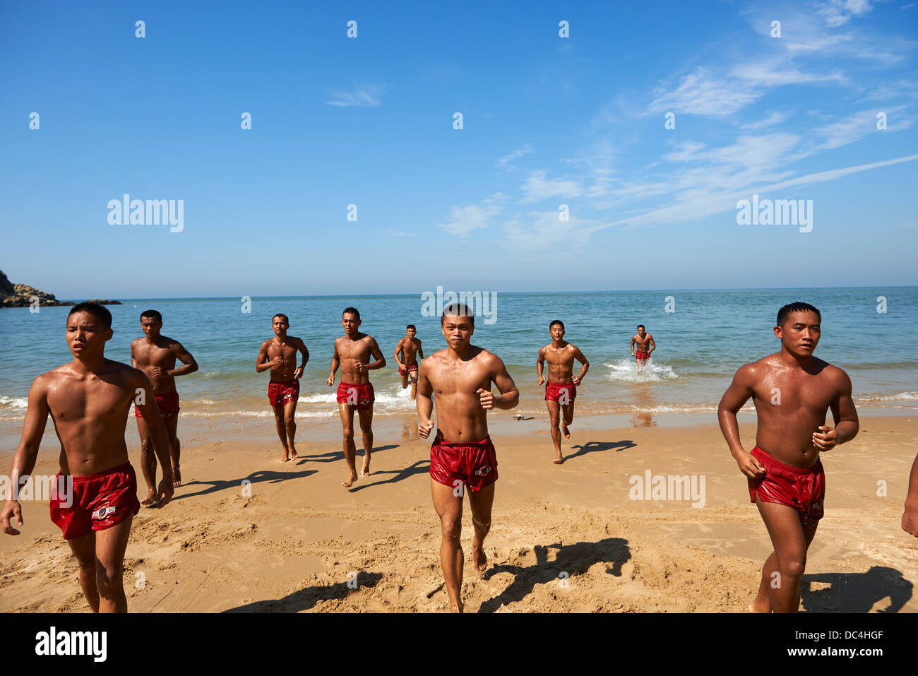 Taiwanesische Navy Seals, den Spitznamen "Froschmänner" trainieren und Übungen in Form auf den Strand von Nangan auf Matsu Insel zu halten. Stockfoto