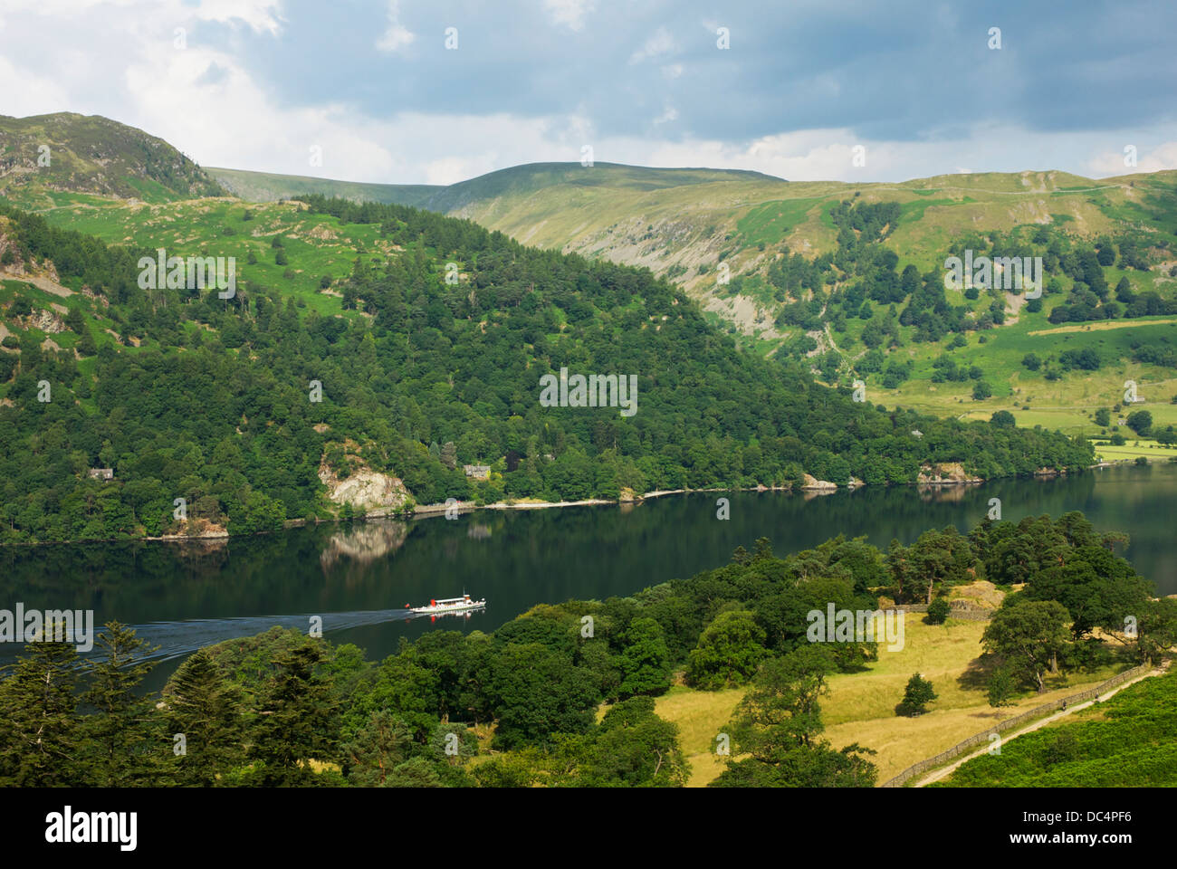 Dampfer auf dem Ullswater, Nationalpark Lake District, Cumbria, England UK Stockfoto