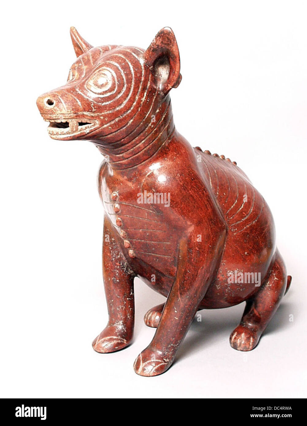 Dieses Kunstwerk, das Teil der LACMA-Kollektion ist, zeigt eine Bronzebildung eines Hundes. Es repräsentiert alte künstlerische Traditionen aus dem Nahen Osten. Stockfoto