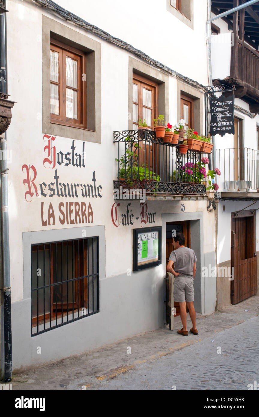 Fassade des typischen Restaurant. Candelario, Salamanca Provinz Kastilien-Leon, Spanien. Stockfoto