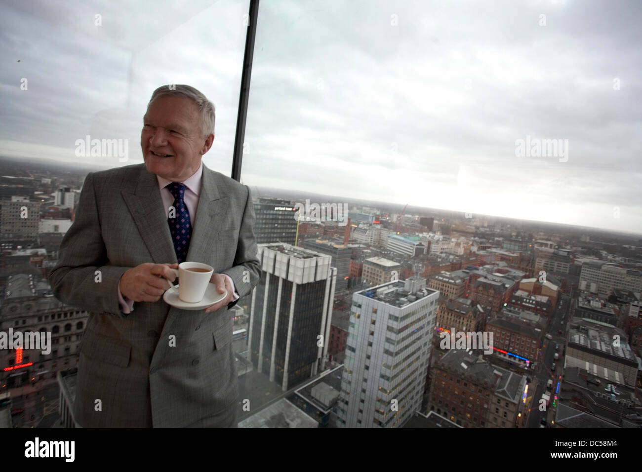 Bruntwood-Vorsitzender Michael Oglesby abgebildet in der City Tower, Piccadilly Plaza, Manchester Stockfoto