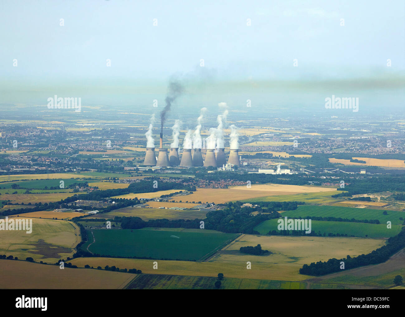 Gut sichtbare Verschmutzung durch Kohle abgefeuert Kraftwerk, Ferrybridge B, West Yorkshire, nördlichen England UK Stockfoto