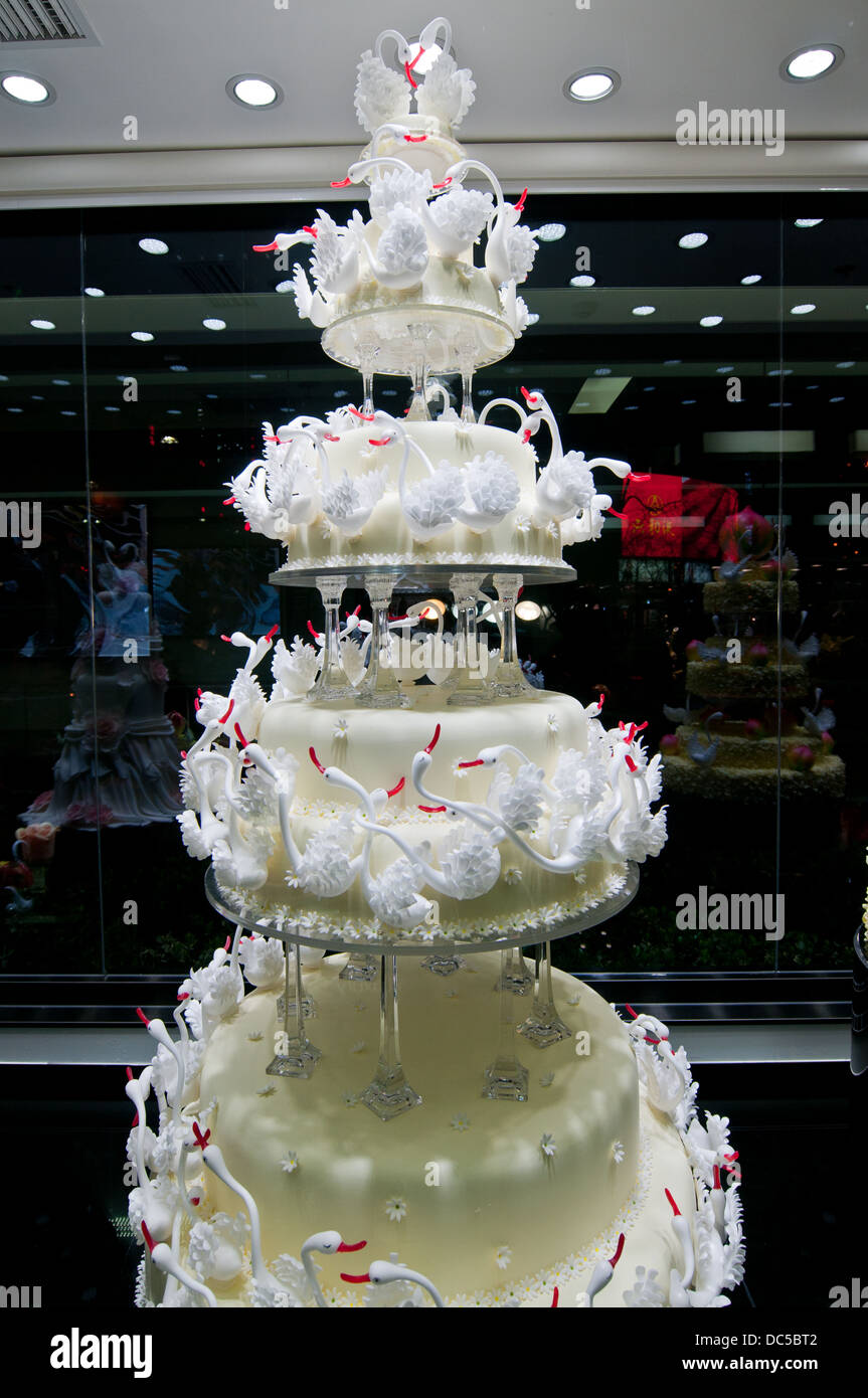 Teuerste Hochzeitstorte in Black Swan Luxus Konditorei in Peking, China. Es lohnt sich 1 999 999 RMB (315 000 $ oder 232 000 E) Stockfoto
