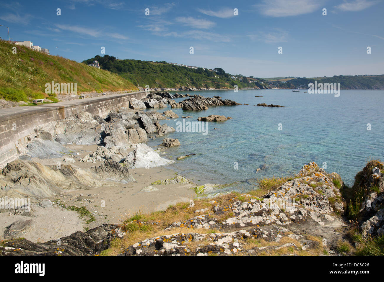 Die Küste Cornwalls bei Looe England UK an einem sonnigen Tag in dieser Cornish Stadt Stockfoto