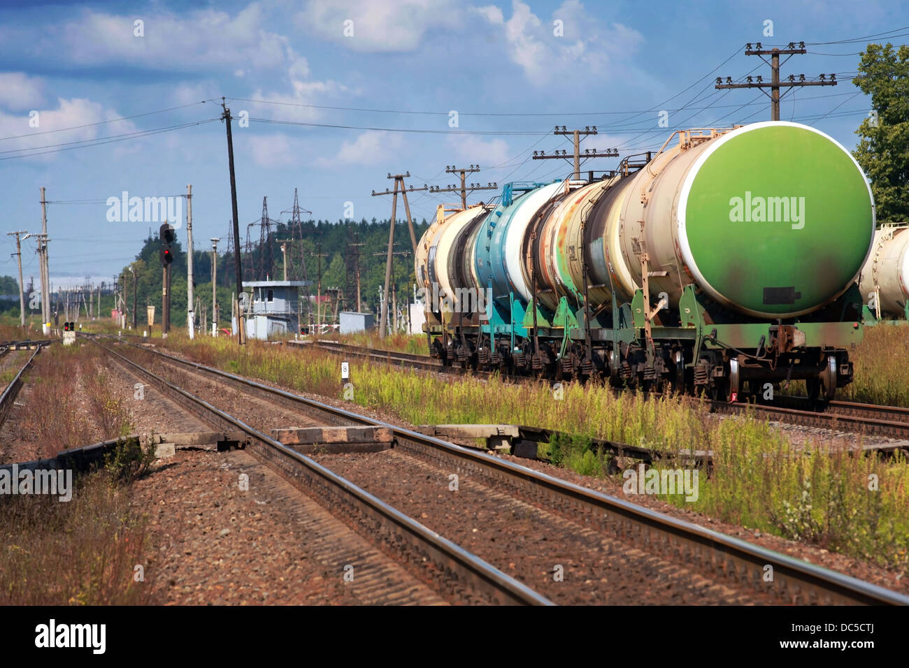 Kesselwagen stehen auf Cargo-Bahnhof Stockfoto