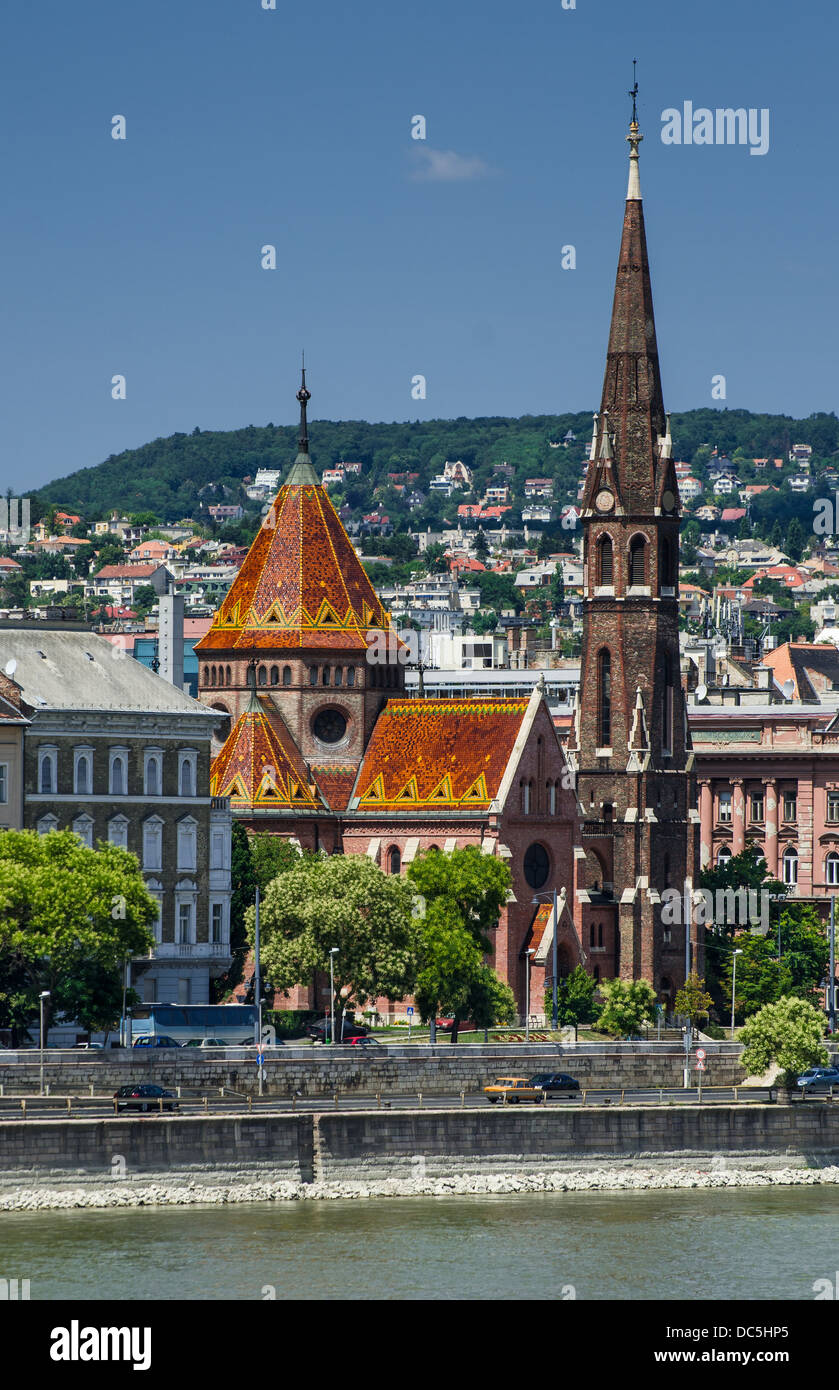 Einer der eher ungewöhnlichen Sakralbauten Budapests, der reformierten Kirche Stockfoto