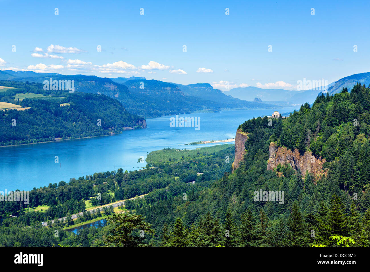 Blick über den Columbia River Gorge vom historischen Columbia River Highway Blick in Crown Point, Oregon, USA Stockfoto