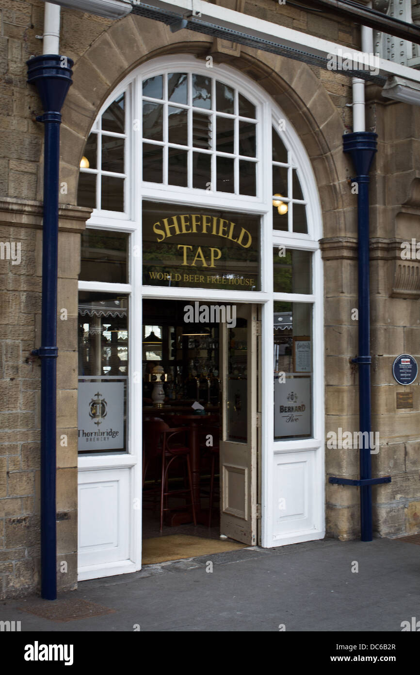 Eingang zum Sheffield Tippen Sie lokal an Sheffield Bahnhof Sheffield England UK Vereinigtes Königreich Europas Stockfoto