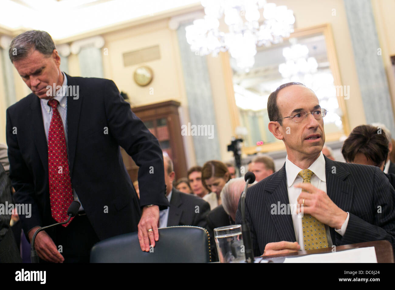 Gerald Cahill, CEO von Carnival Cruise Lines, links, und Adam Goldstein, CEO von Royal Caribbean International, Recht. Stockfoto