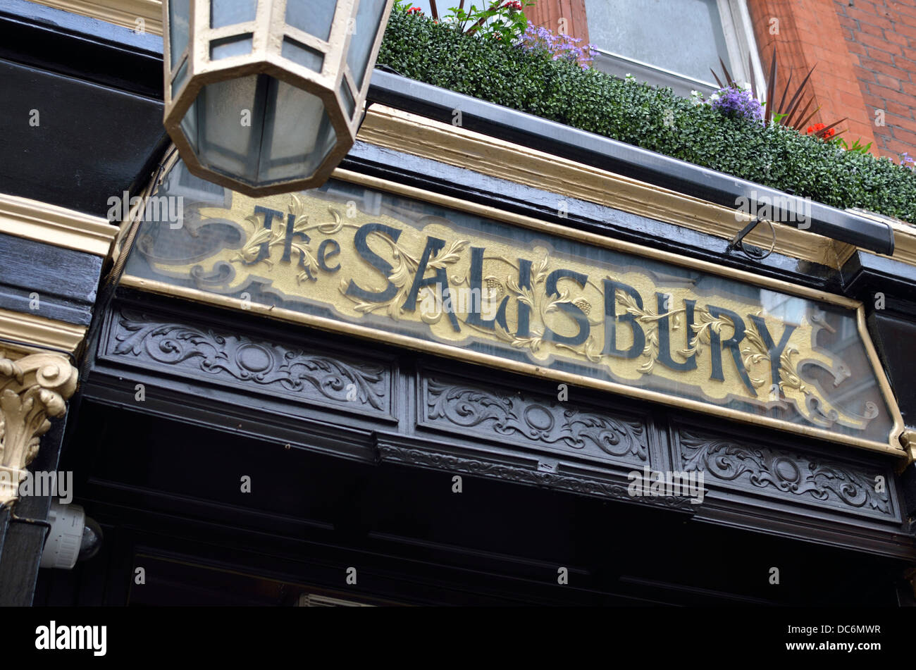 Das Salisbury Pub in St Martins Lane, Covent Garden, London, UK. Stockfoto