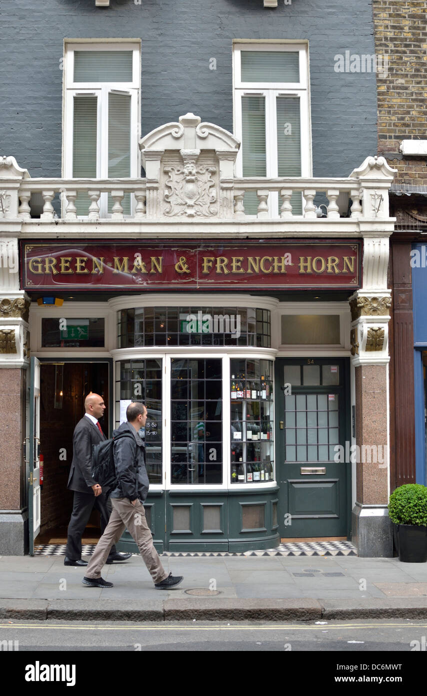 Der grüne Mann und Waldhorn Pub in St Martins Lane, Covent Garden, London, UK. Stockfoto