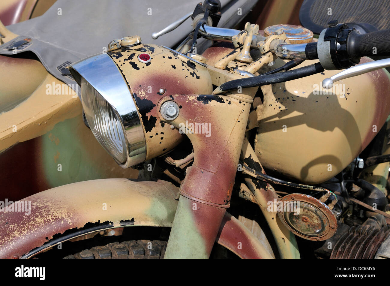 Krieg und Frieden Wiederbelebung, Juli 2013. Folkestone Racecourse, Kent, England, UK. Militärische Motorrad Stockfoto