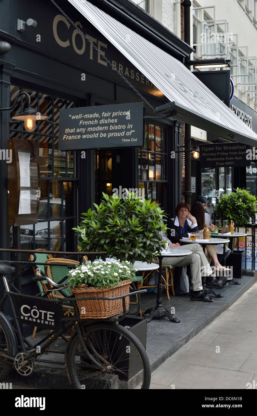 Côte d ' Brasserie Restaurant im Charlotte Street, Fitzrovia, London, UK. Stockfoto