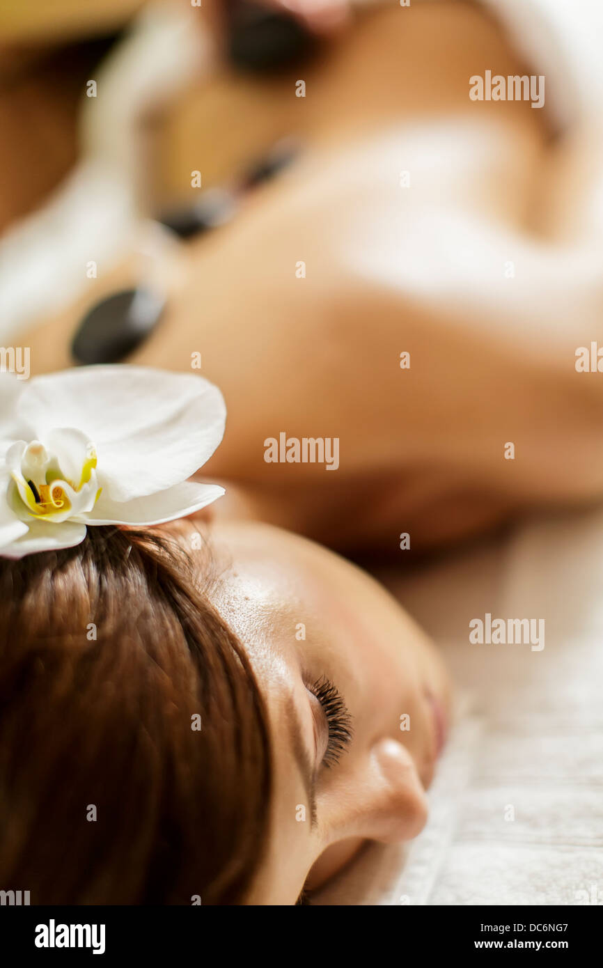 Hot-Stone massage-Therapie Stockfoto