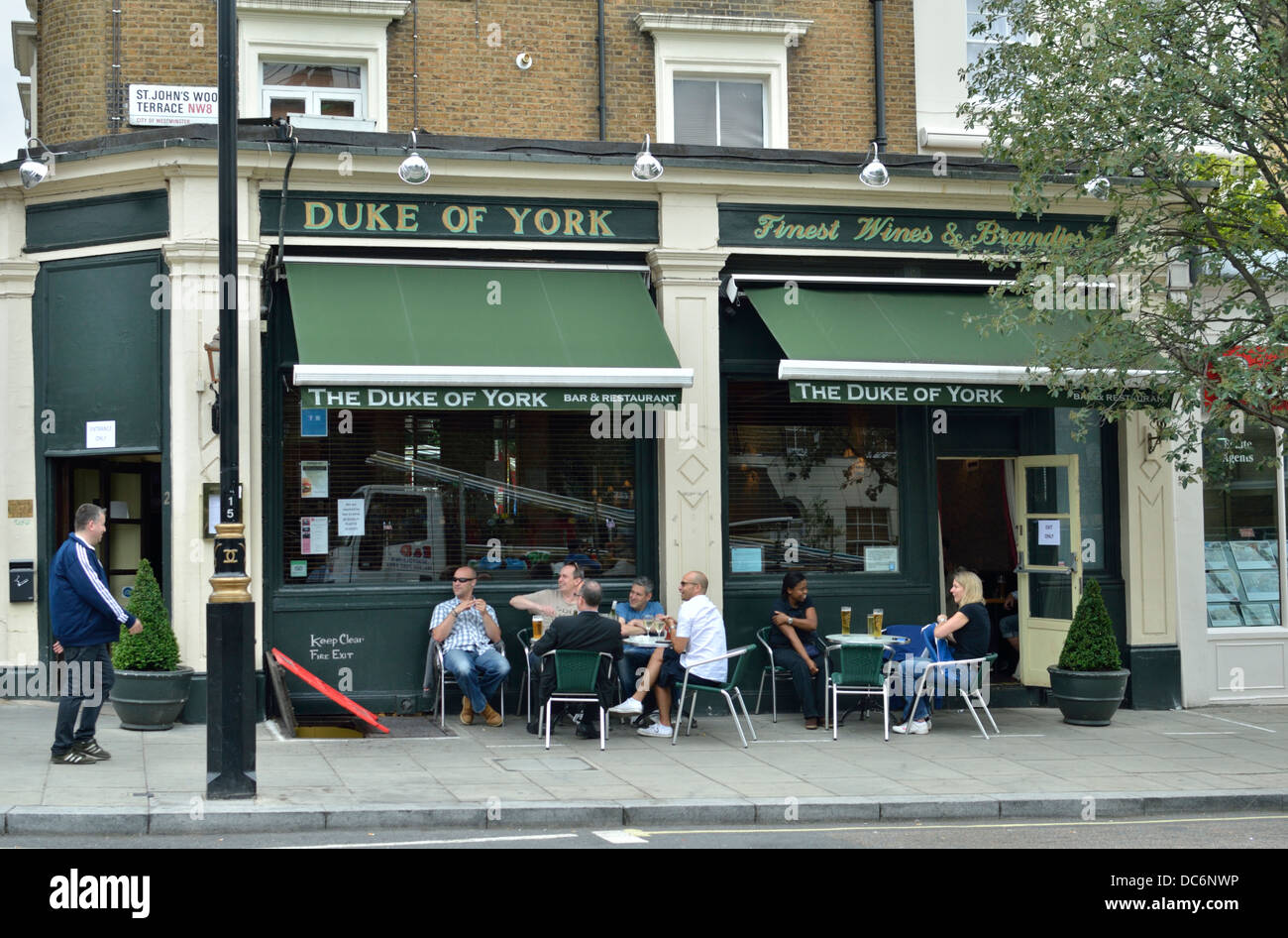 Duke of York Pub in St. John's Wood, London, UK. Stockfoto