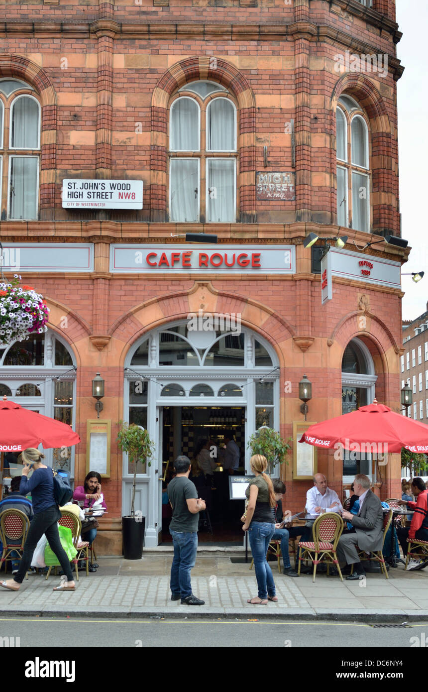 Cafe Rouge in St. Johns Wood High Street, St. John's Wood, London, Großbritannien. Stockfoto
