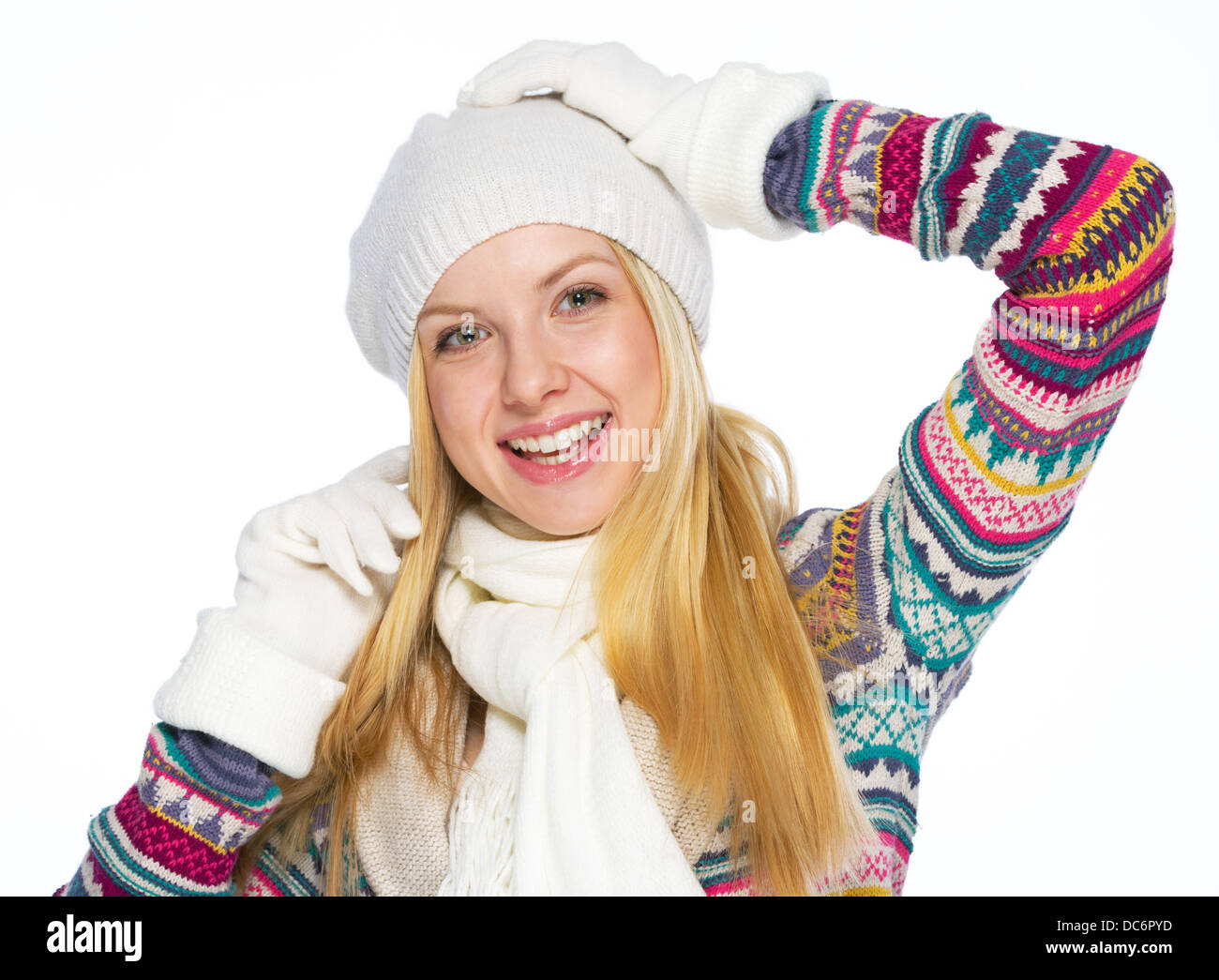 Porträt der glückliche junge Frau in Winterkleidung Stockfoto