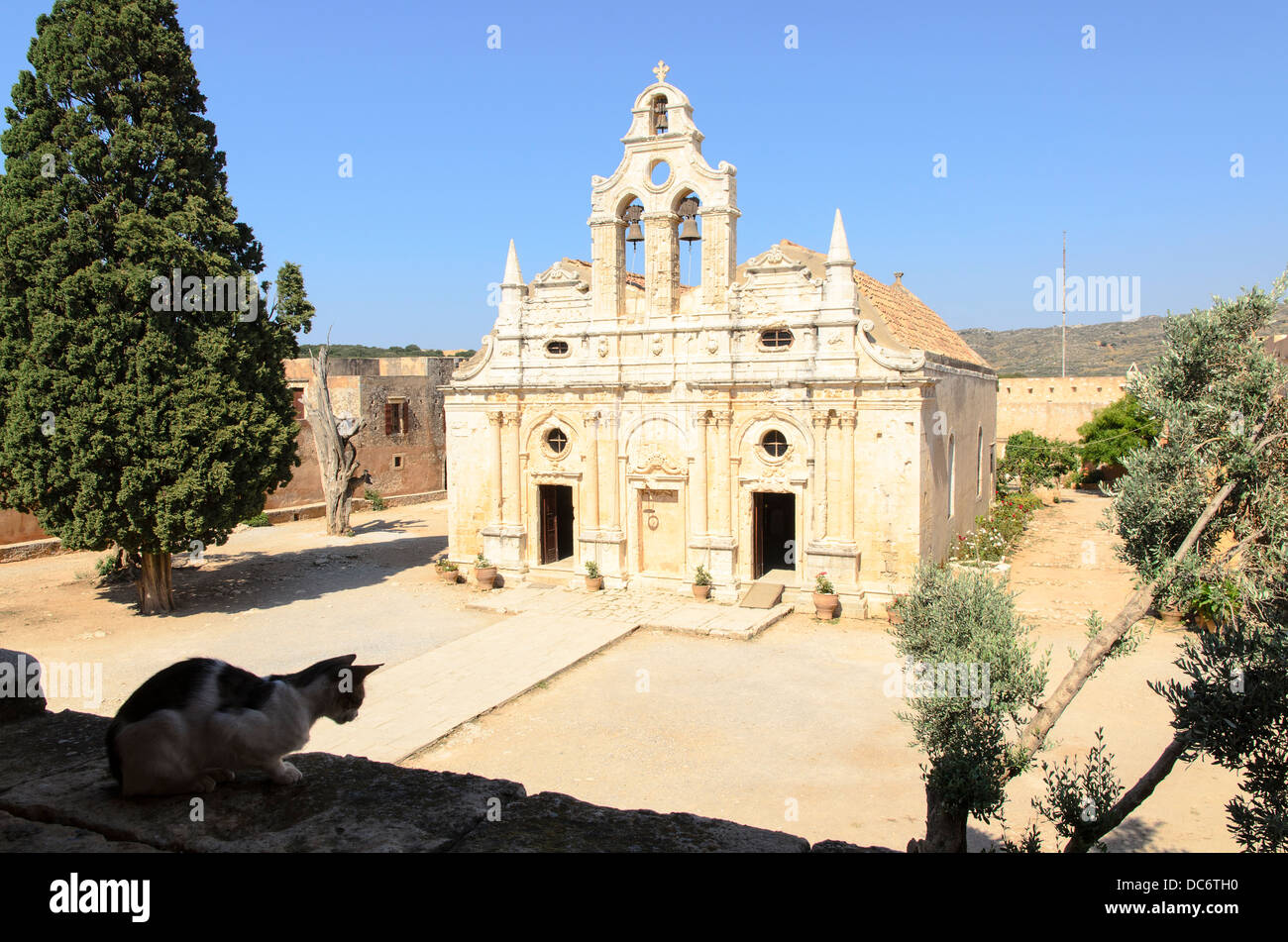Fassade der Kirche in das Kloster Arkadi. Der Bau in der Reihenfolge der Renaissance stammt aus dem Jahre 1587 und beeinflusst durch die Arbeit der Architekten Sebastiano Serlio und Andrea Palladio. -Kreta, Griechenland Stockfoto