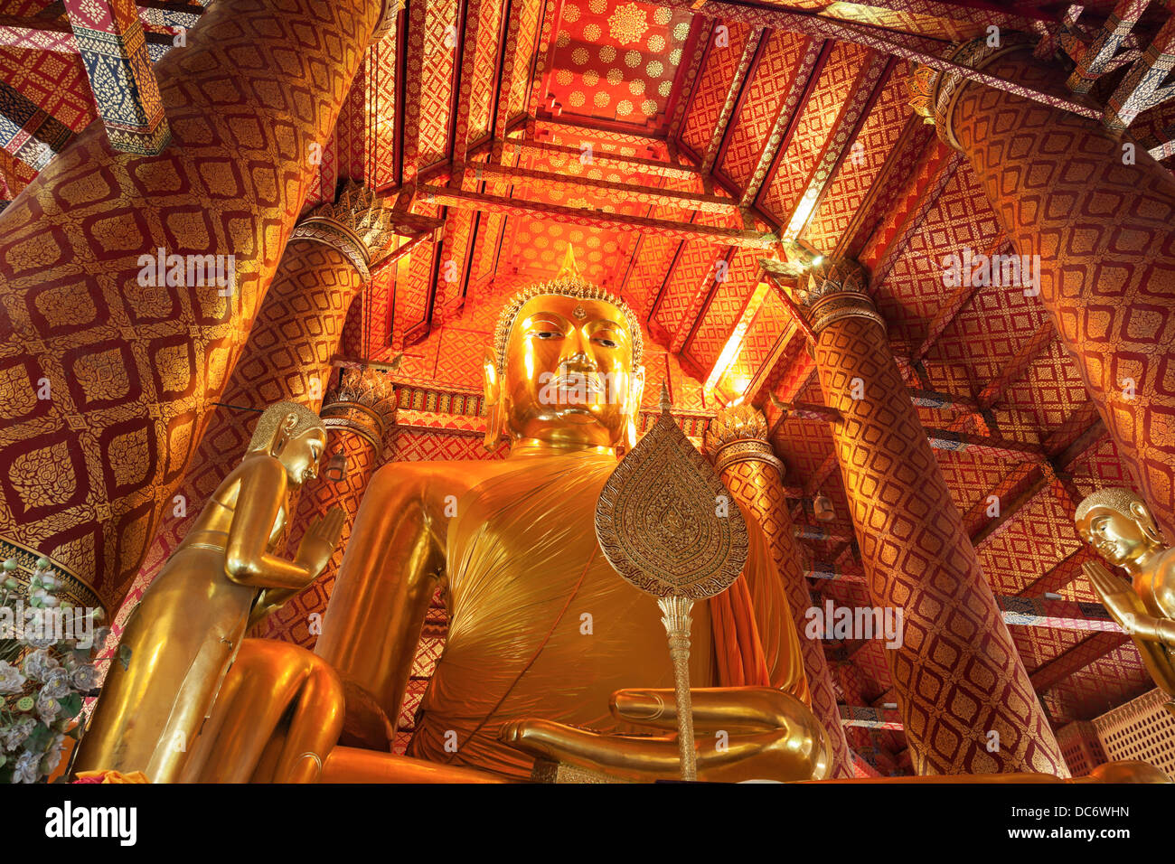 Thailand, Ayutthaya, Innenansicht des Tempels mit Budda statue Stockfoto