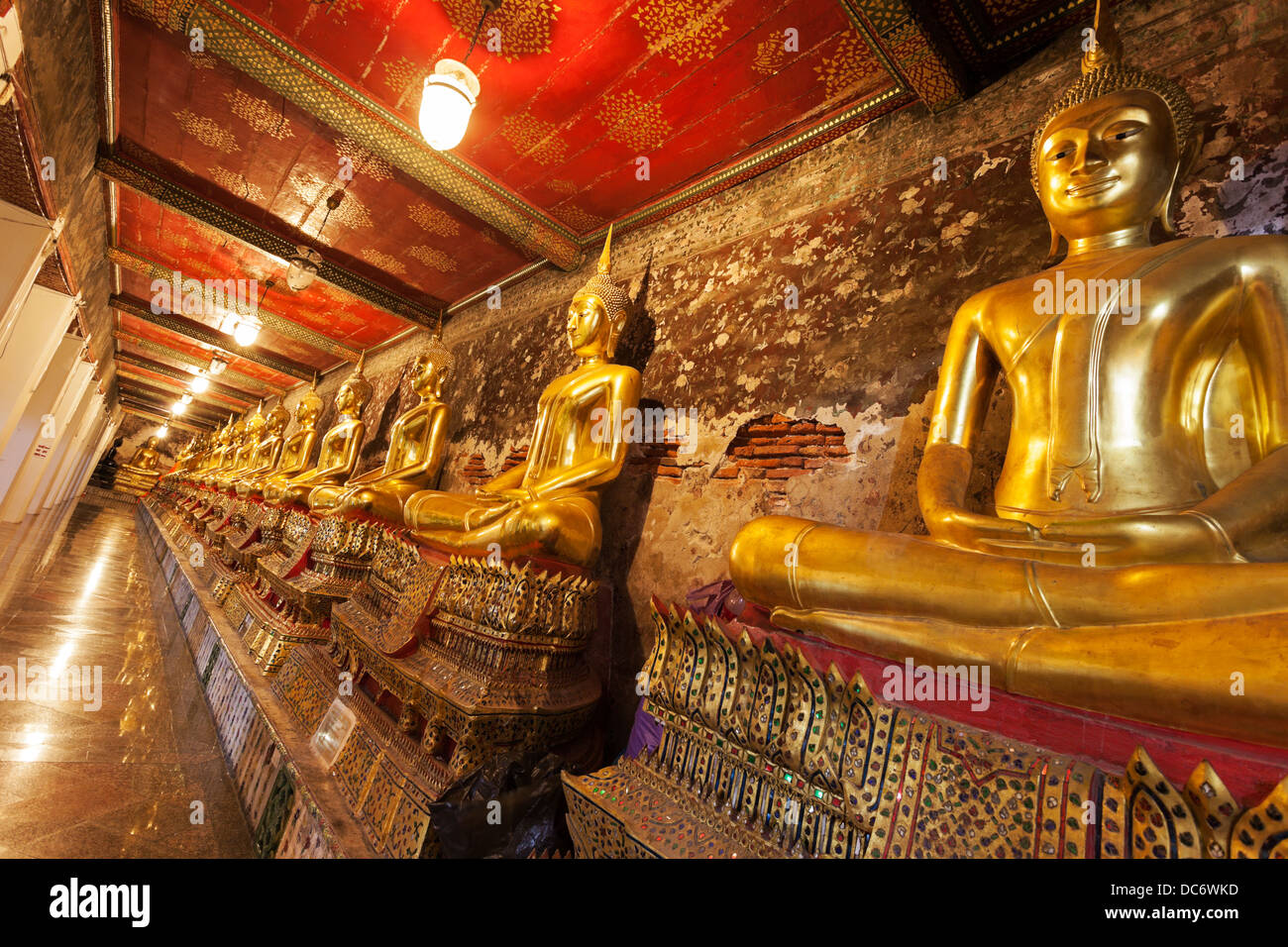 Thailand, Bangkok, Wat Suthat Tempel mit Budda statue Stockfoto