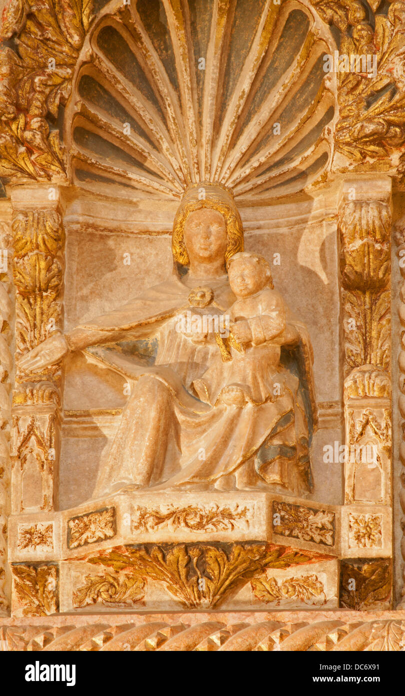 VERONA - 27.Januar: Statue der Madonna in der Kirche San Bernardino am 27. Januar 2013 in Verona, Italien. Stockfoto