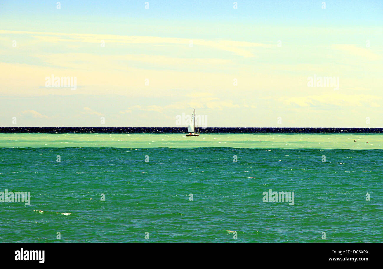 Ontario-See an einem sonnigen Tag Juli in Toronto, Kanada Stockfoto