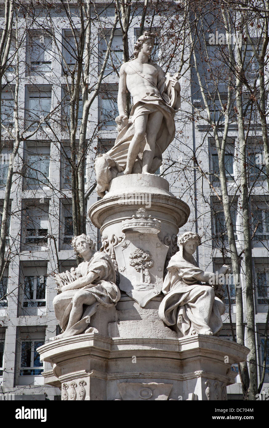 Madrid - Brunnen von Apollo (Fuente de Apolo) von Paseo del Prado Straße. Stockfoto