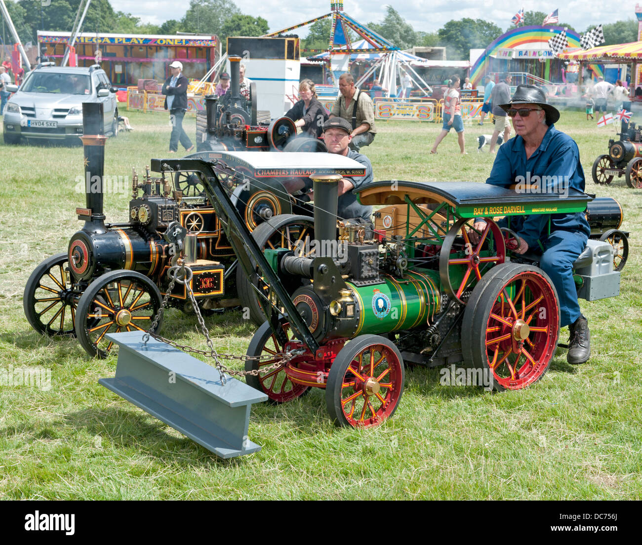 1991 Foster Miniatur 4' Skala Zugmaschine Kran auf eine Steam Fair Stockfoto