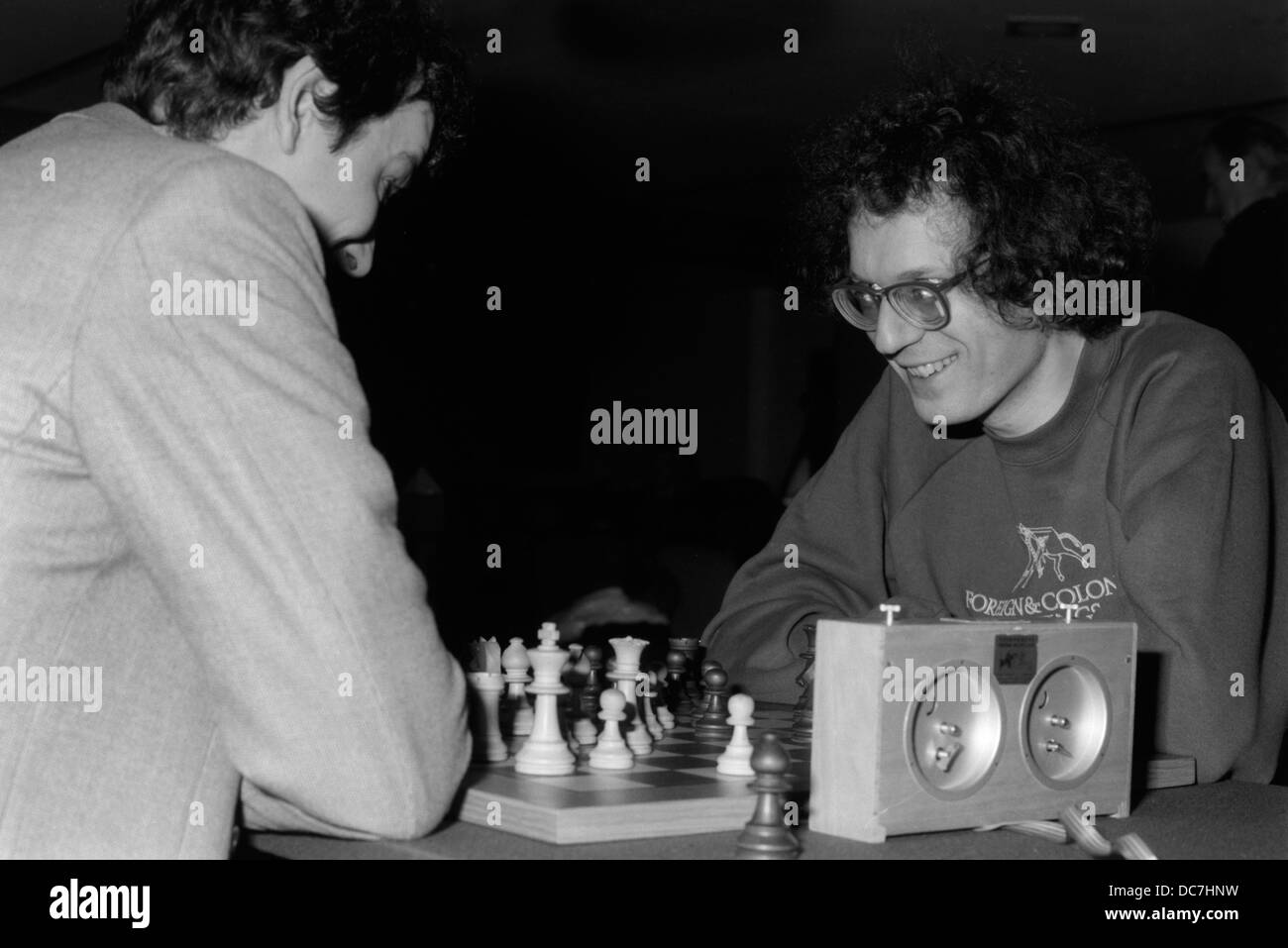 Englisch schach Großmeister anthony Kosten & Jon speelman Spielen an der 66th Hastings chess Congress 1990 Stockfoto