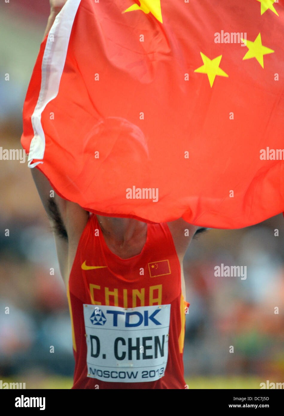 Moskau, Russland. 11. August 2013. Chen Ding von China feiert nach Platzierung Sekunde in die Männer Männer 20 km Rennen gehen bei den 14. Weltmeisterschaften in der Leichtathletik im Luzhniki Stadion in Moskau, Russland, 11. August 2013. Foto: Bernd Thissen/Dpa/Alamy Live News Stockfoto