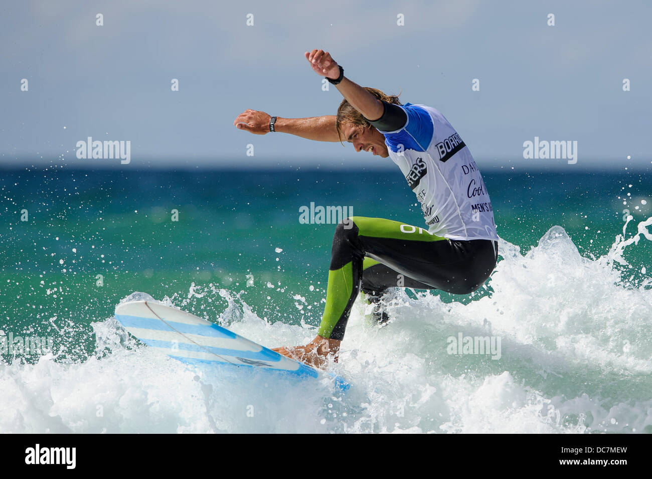 Newquay, Großbritannien. 11. August 2013. Adam Griffiths von Newquay in Aktion während der Davidoff Cool Wasser Herren Longboard Surfen Finale am fünften Tag der Boardmasters Festival am Fistral Beach. Boardmasters ist eine jährliche Surfen, BMX, Skateboard und Musikfestival statt über 5 Tage an zwei Standorten in Newquay, Cornwall. Es ist einer von Großbritanniens führenden Surfwettkämpfe. Bildnachweis: Aktion Plus Sport/Alamy Live-Nachrichten Stockfoto