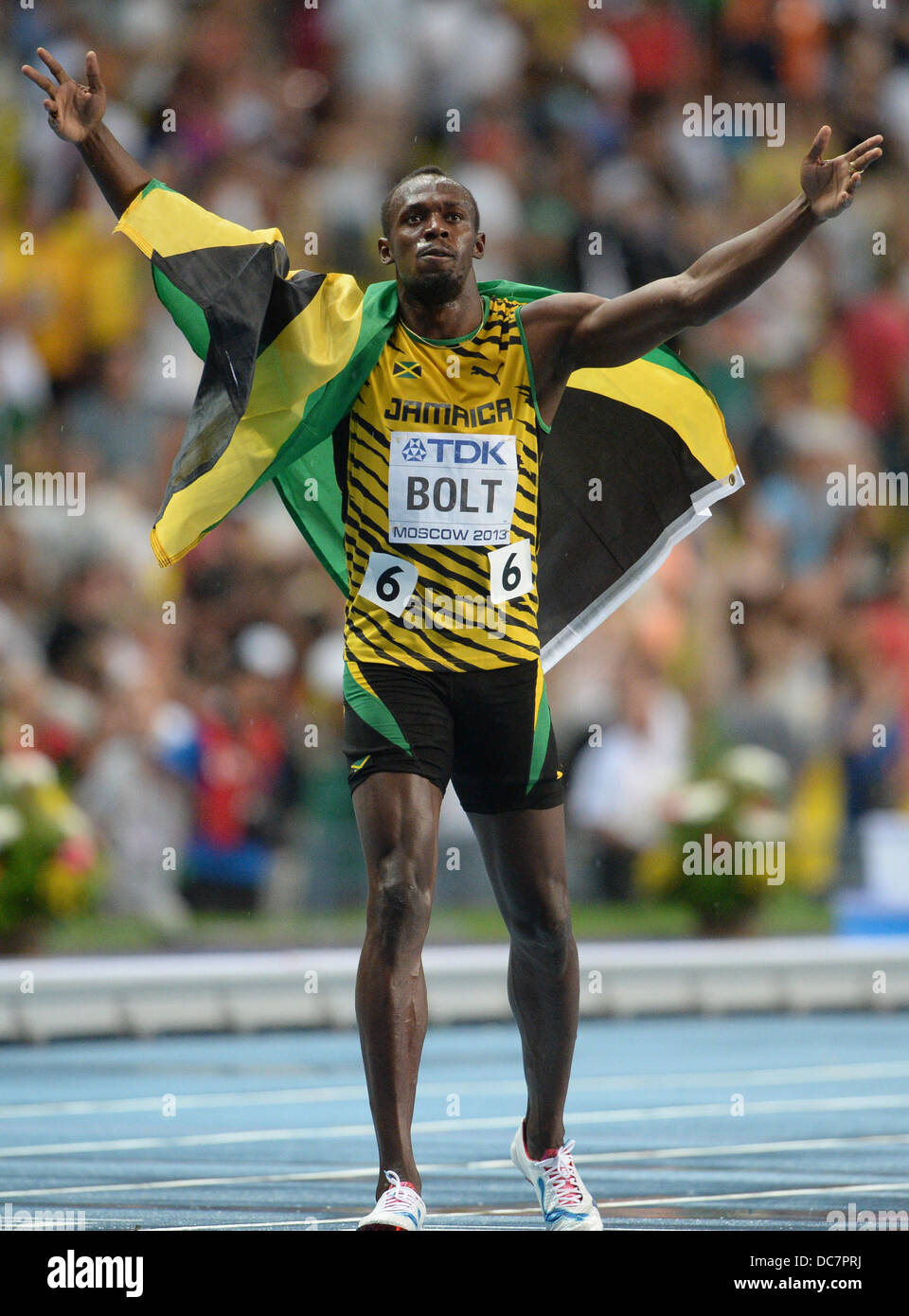 Moskau, Russland. 11. August 2013. Usain Bolt aus Jamaika feiert nach dem Sieg der Männer 100m-Finale bei den 14. Weltmeisterschaften im Luzhniki-Stadion in Moskau, Russland, 11. August 2013. Foto: Bernd Thissen/Dpa/Alamy Live News Stockfoto