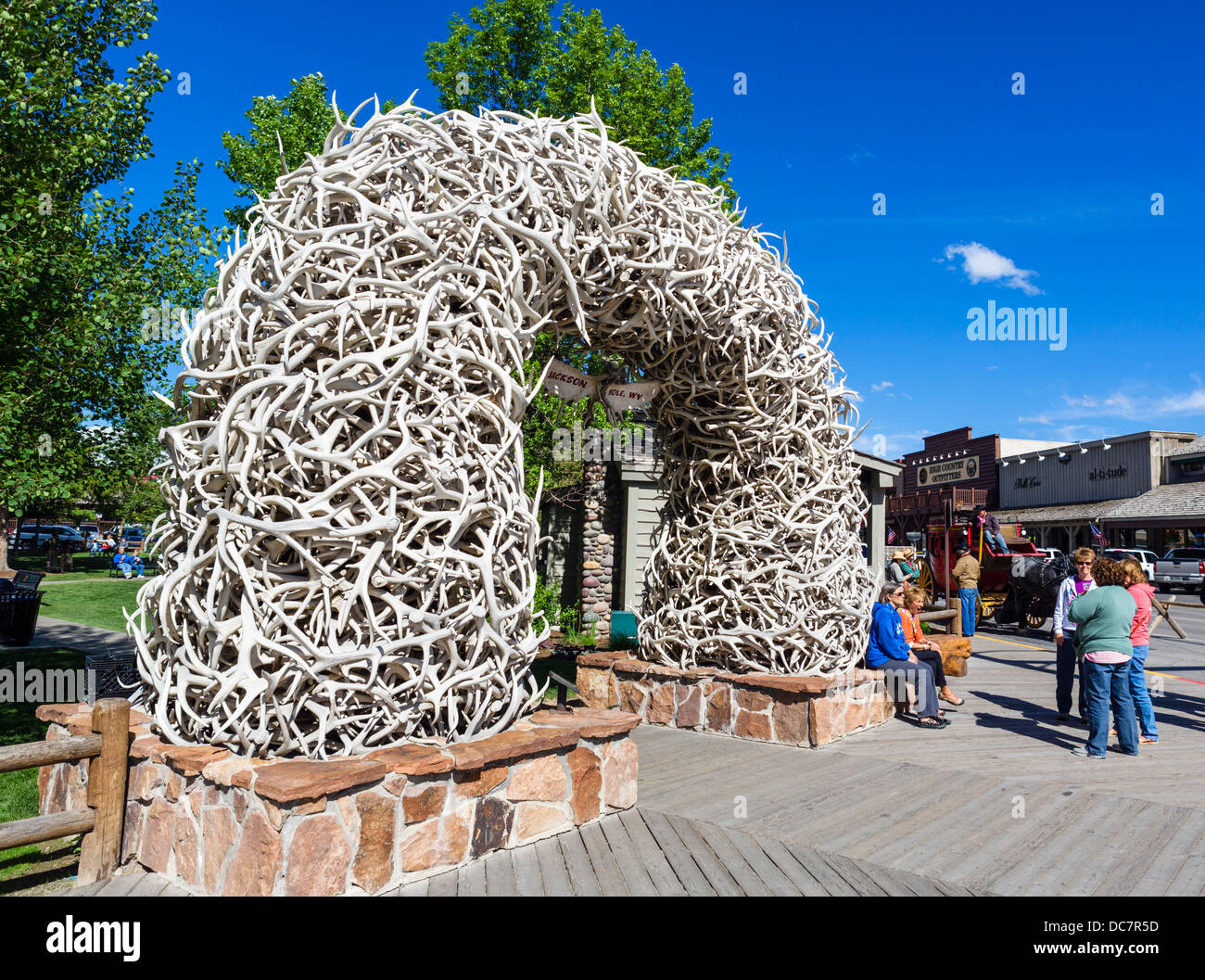 Bogen der Schuppen Elch Geweih auf dem Stadtplatz, Jackson, Wyoming, USA Stockfoto