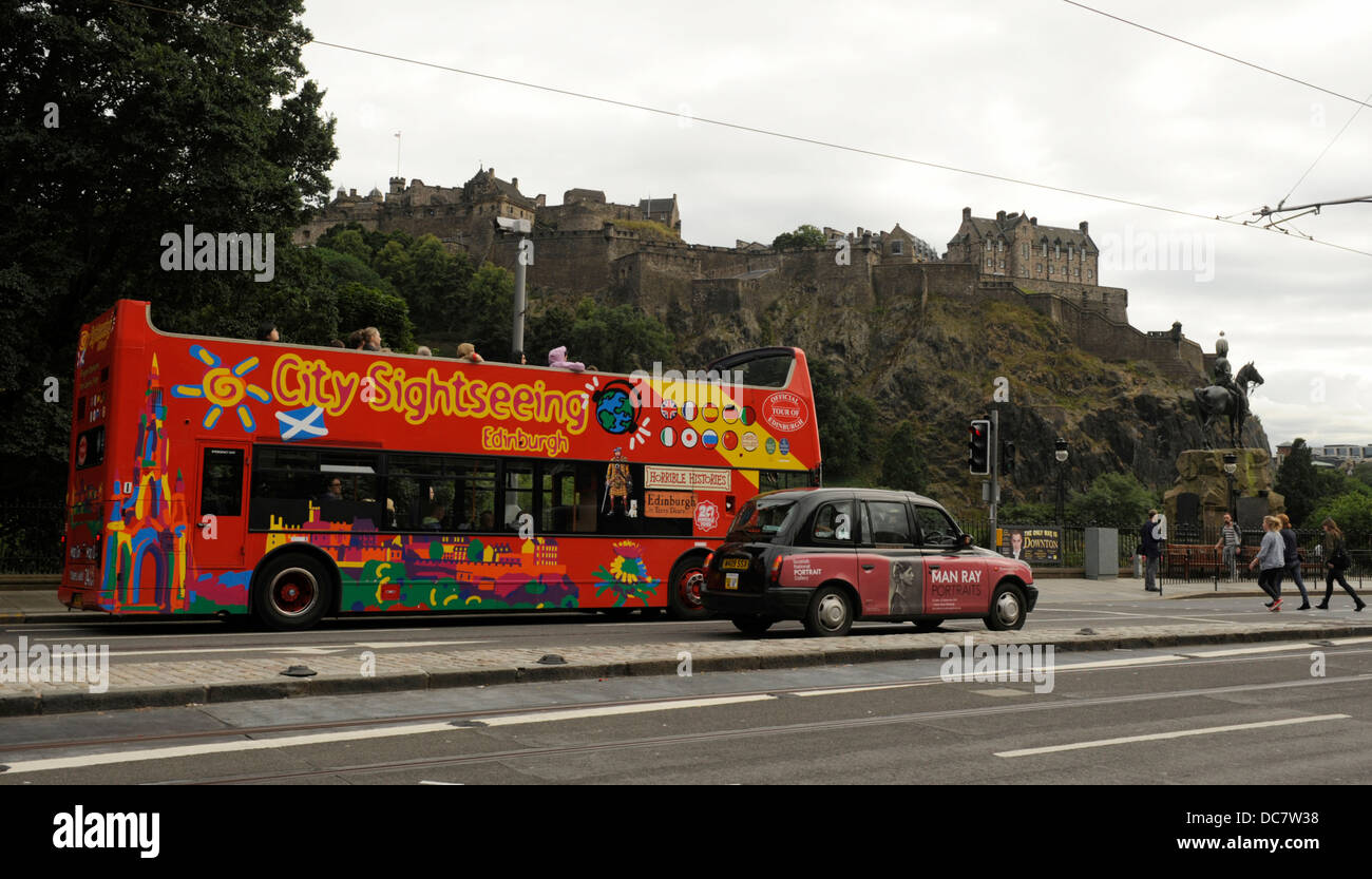 City Sightseeing Bus, Edinburgh. Der Doppeldecker-Bus auf Princes Street-Edinburgh, wo Straßenbahnlinien Laye wurden, hier abgebildet Stockfoto