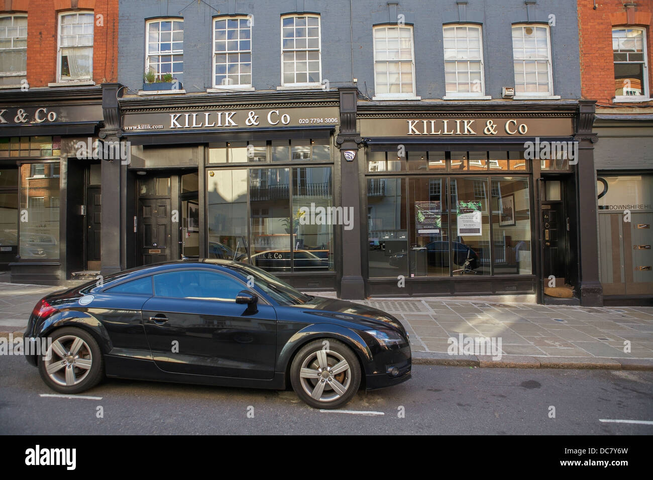 Der Börsenmakler Kiillik & Co Ladenfront im Norden von London. Stockfoto