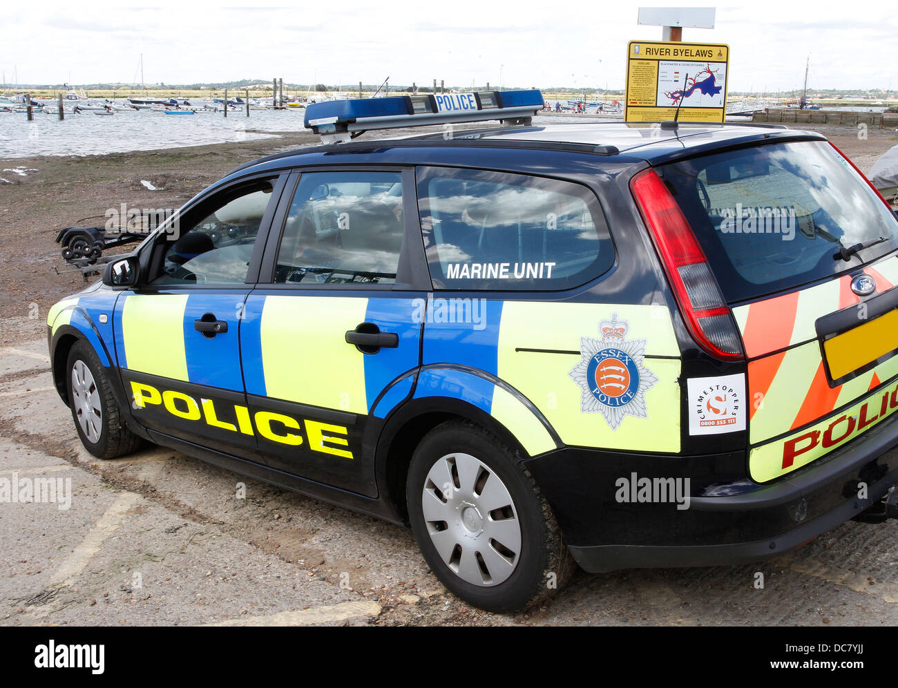 Marine-Polizei-Fahrzeug sitzen und warten Stockfoto