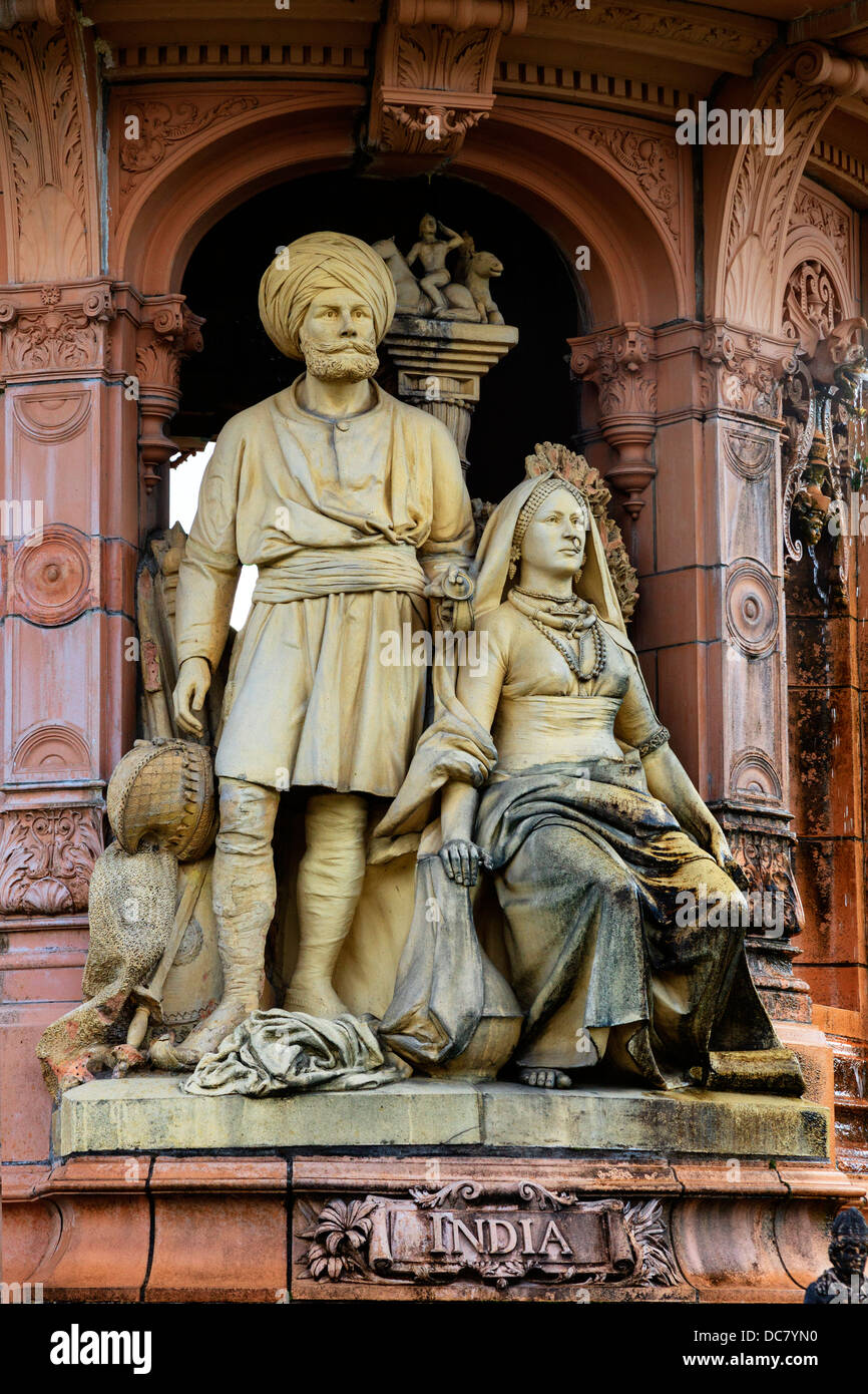 Detail der Daulton Brunnen außerhalb der Völker Palace Museum, Glasgow Green, Glasgow, Stockfoto