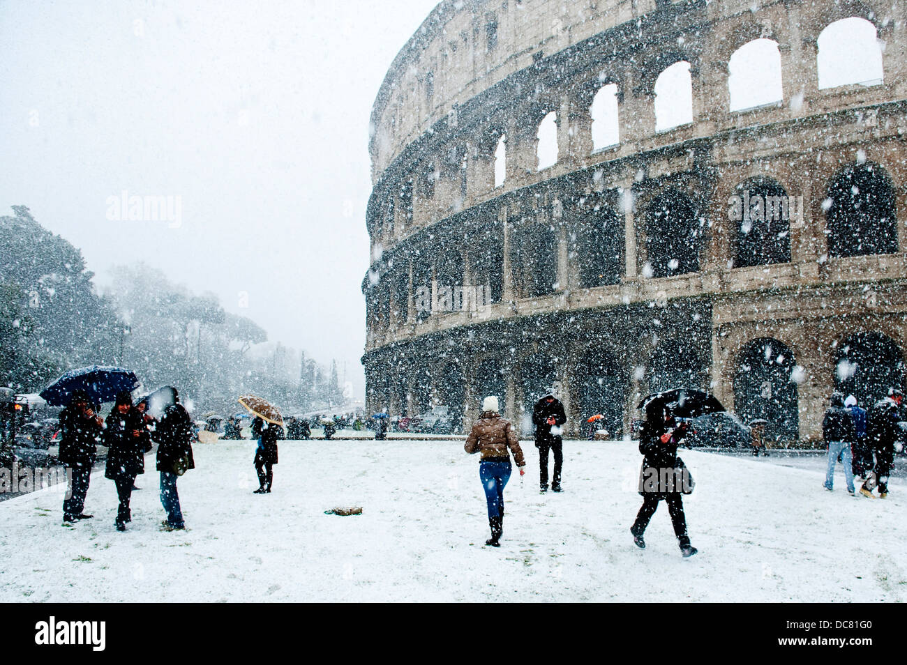 Das Kolosseum bedeckt in Schnee, Rom, Italien Stockfoto