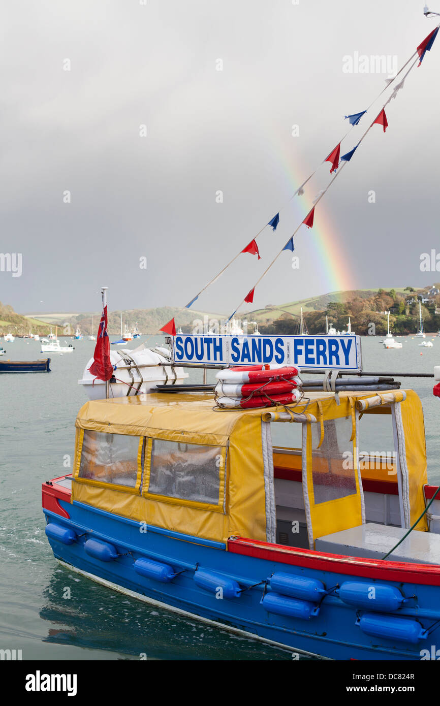 Im Süden Sand Fähre und Regenbogen in Salcombe, Soiuth Devon, UK Stockfoto