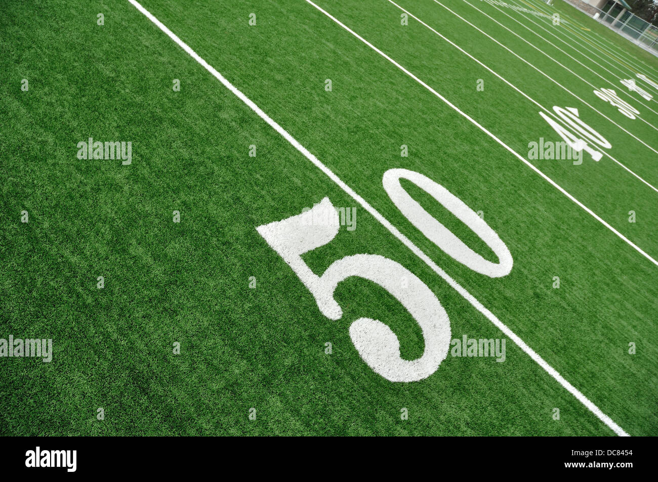 50-Yard-Linie auf einem American Football-Feld, USA Stockfoto