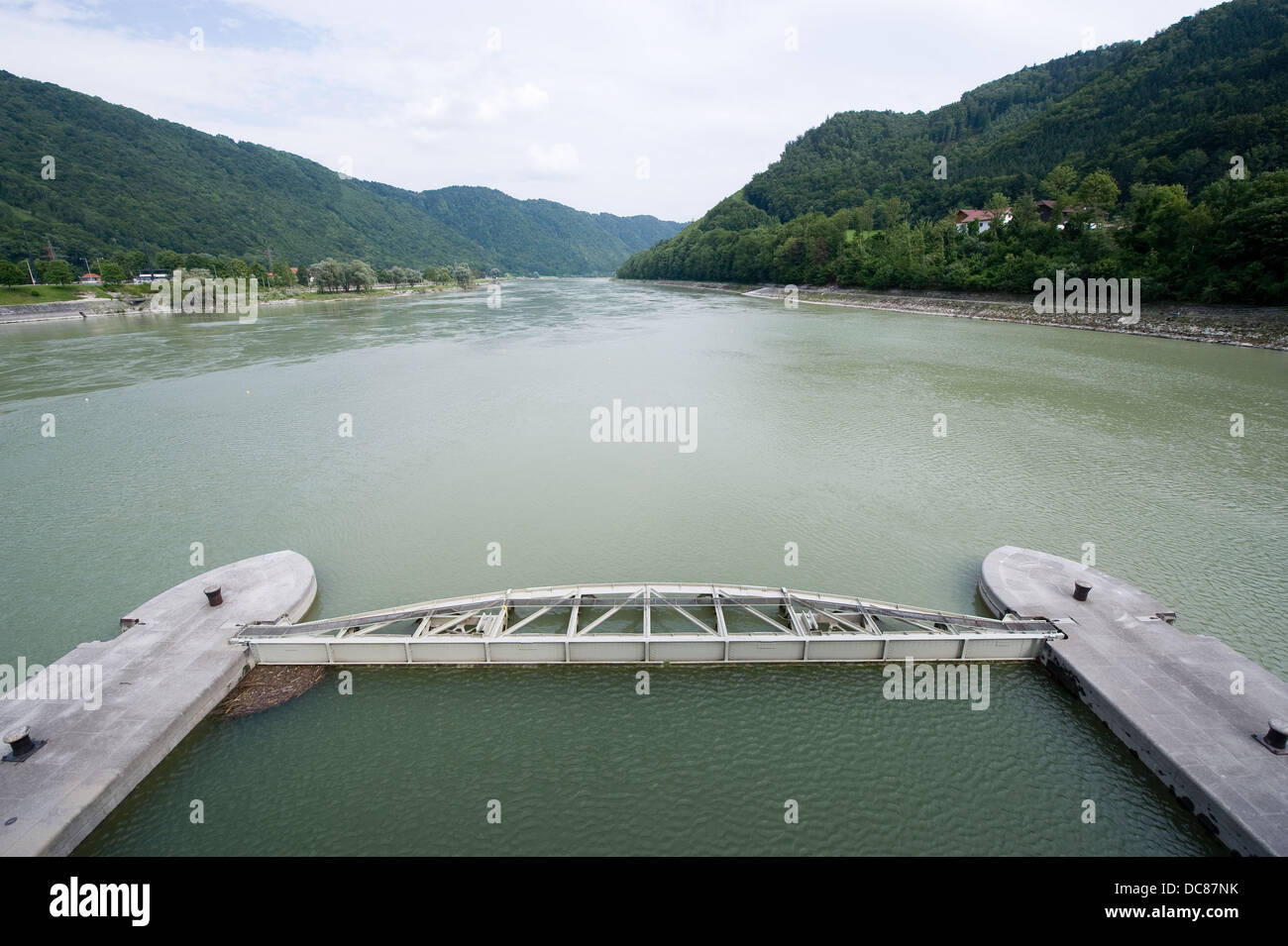 Bestandteil der hydroelektrischen Kraftwerk Jochenstein in der Donau an der Grenze zu Deutschland mit Österreich Stockfoto