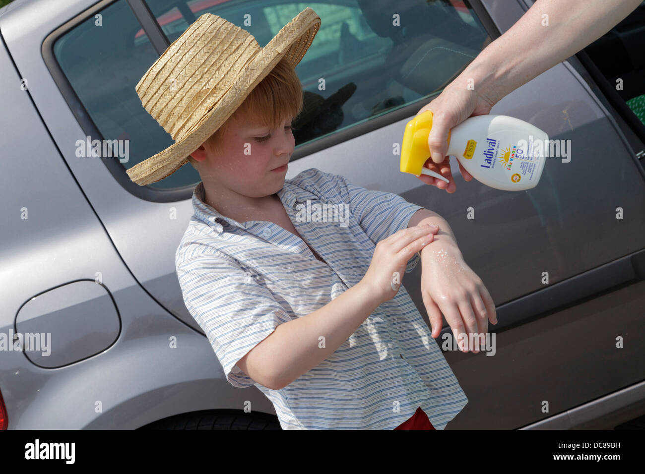 Sonnenschutz auto -Fotos und -Bildmaterial in hoher Auflösung – Alamy