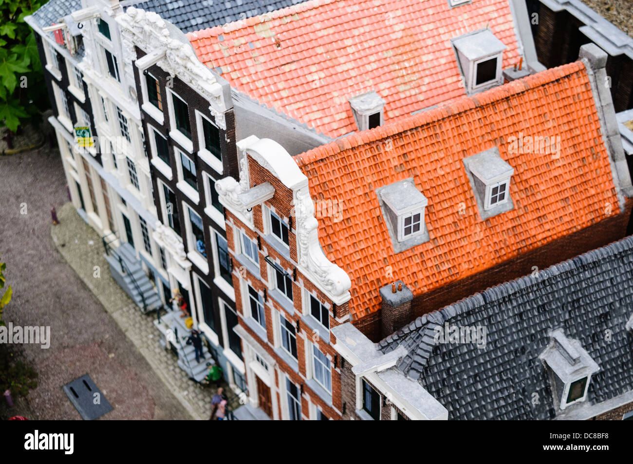 Blick hinunter auf den Dächern der Häuser in Amsterdam, in Madurodam Interactive Miniatur Park, Niederlande Stockfoto