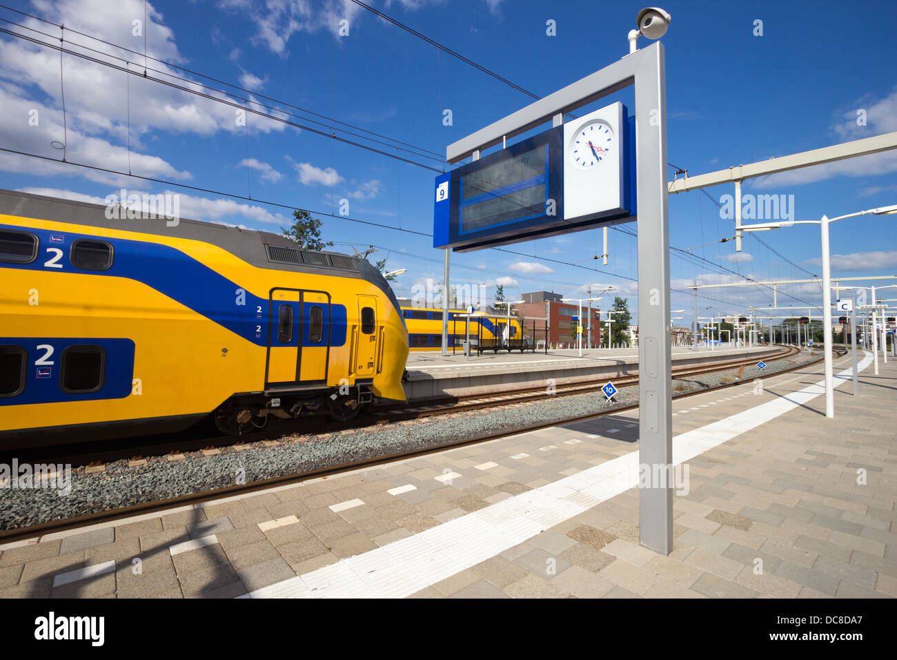 Intercity Zug am Hauptbahnhof Arnhem, Niederlande Stockfoto